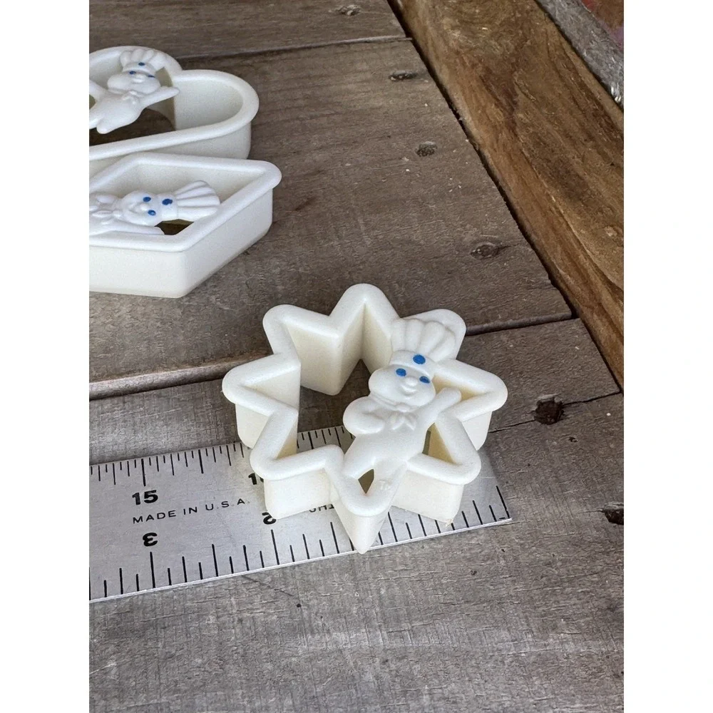 Vintage 1992 Pillsbury Doughboy Set of 4 Cookie Cutters shapes Heart Moon baking